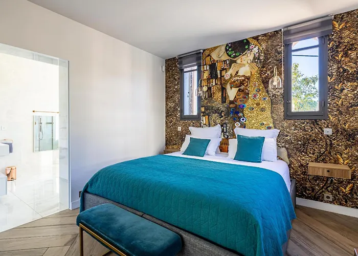 New! De Luxe Centre Villa