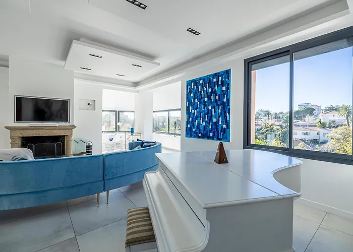 New! De Luxe Centre Villa