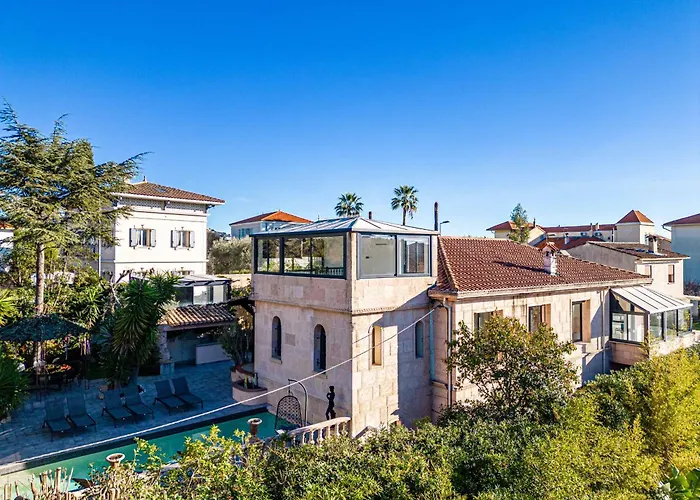 New! De Luxe Centre Villa