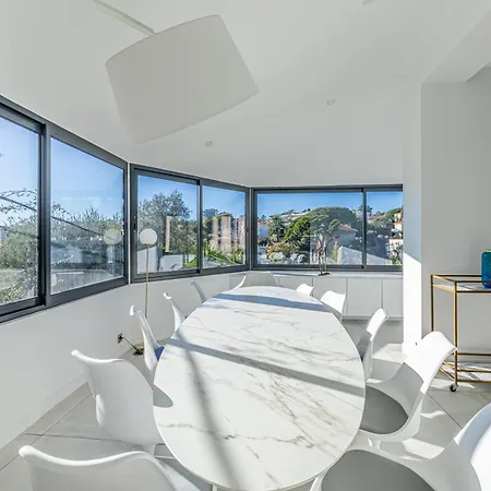 New! De Luxe Centre *