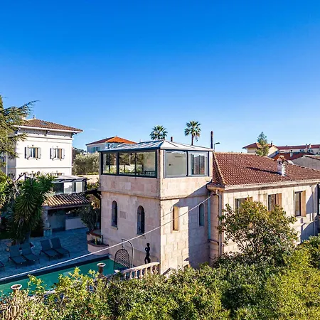 New! De Luxe Centre Villa